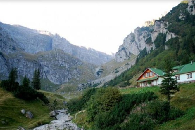 1 day CARPATHIAN PEAKS & CHALETS hike - Fitness, footwear, and what to carry