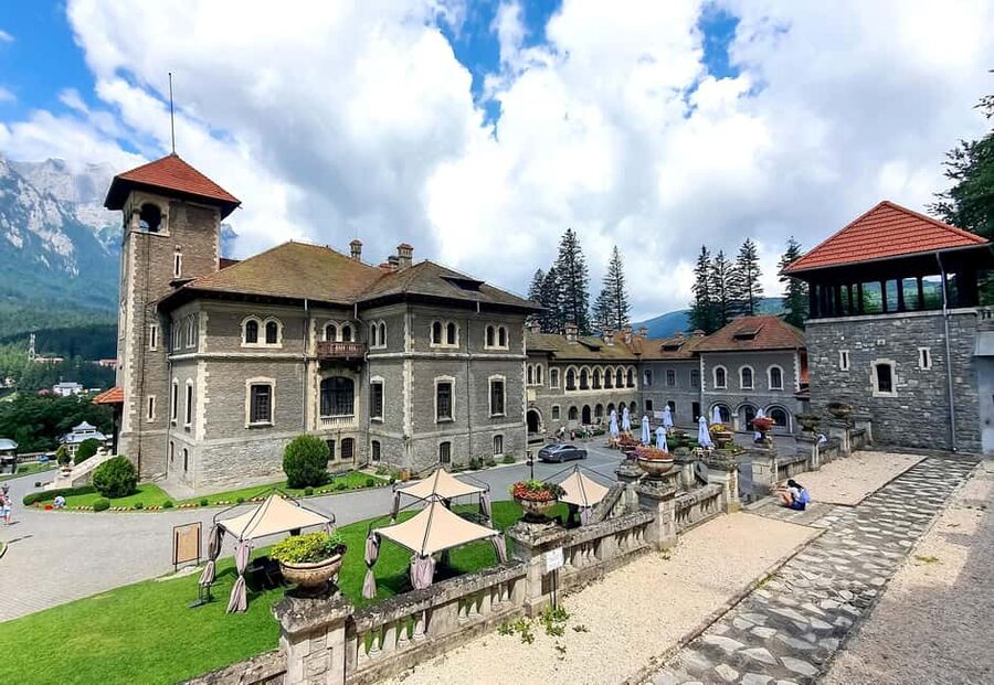 1-Day Minivan Tour 3 Castles: Peles, Wednesday & Dracula’s - What $67 really covers