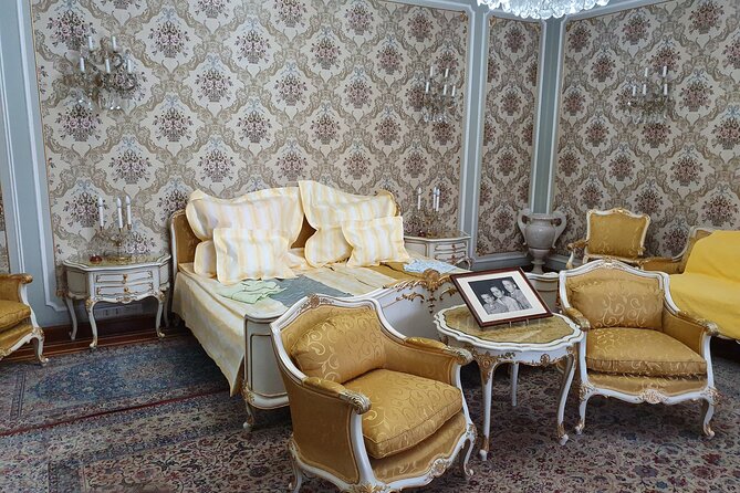 10 h Ceausescu Communism Private Tour in Bucharest plus Dracula's Grave - Revolution Square: where the 1989 story becomes real