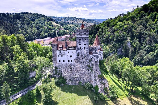 3-Castle: Peles,Bran,Rasnov,Sinaia Monastery from Brasov w pickup - Who should book this experience?