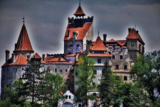 4 Days Private Tour in Transylvania: Sibiu, Sighisoara and Brasov - Day 1: Peles, Bran, and Brasov