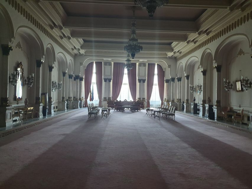 6h Communism Tour in Bucharest with Ceausescu Mansion - What the guide adds to the day