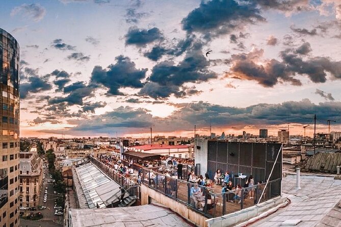 Bar Crawling - Rooftop hour at naive
