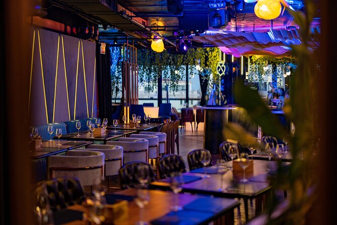 Bar Crawling - The brief stop at Expirat Halele Carol