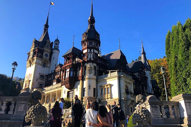 Bear Sanctuary, Bran (Dracula) Castle, Peles Castle From Brasov - Why the small group makes a difference