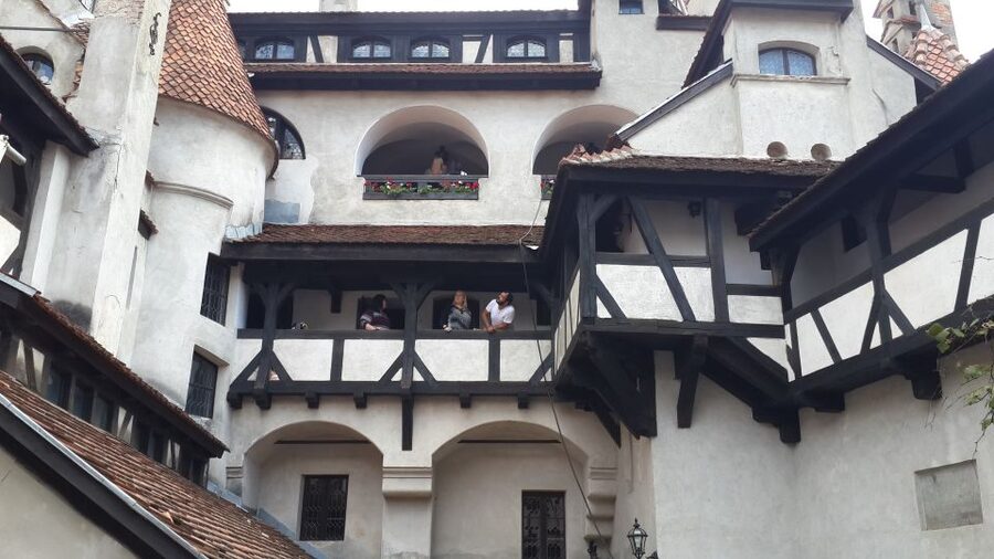 Brasov: Peles Castle, Bran Castle & Rasnov Fortress Day Tour - Should you book the Peleș, Bran, and Râșnov tour?