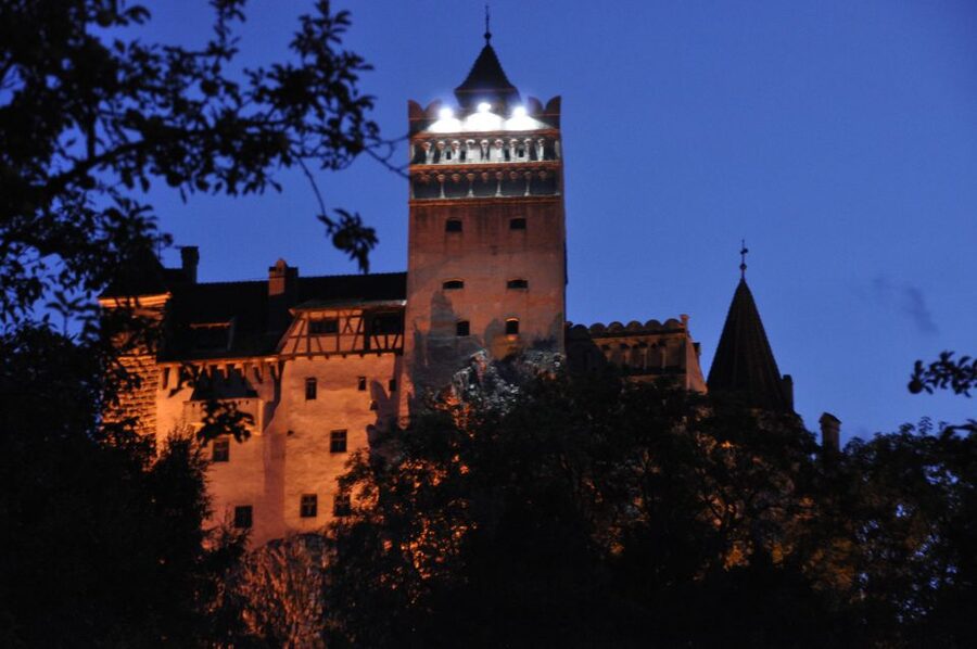 Brasov: Peles Castle, Bran Castle & Rasnov Fortress Day Tour - Why the small group matters on a busy castle route