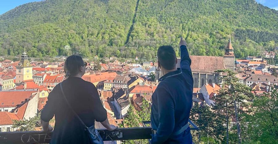 Brasov: Walking Tour of the Old Town & Photo Hotspots - Start in Council Square and get your bearings