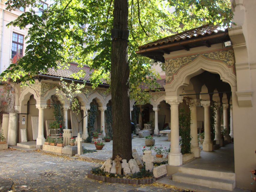 Bucharest: 2-Hour City Highlights Bike Tour - The guides make the difference