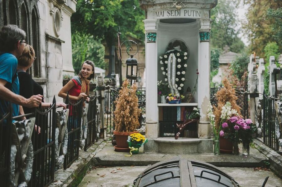 Bucharest: 3-Hour Dark History Tour with a Local - Bellu Cemetery, where stone becomes storytelling