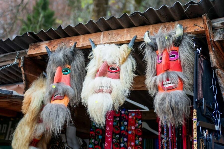 Bucharest: Bran Castle and Bear Sanctuary Small-Group Tour - Why the seven-person limit matters