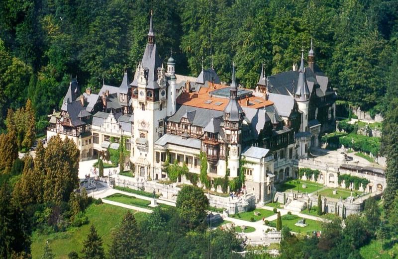 Bucharest: Bran & Peles Castle with Rasnov Citadel Day Trip - Lunch at a mountain pass