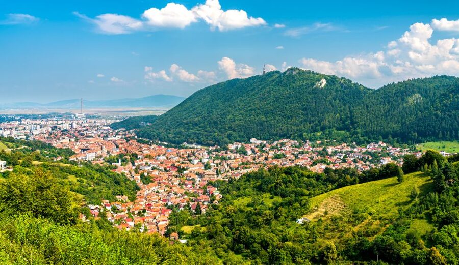 Bucharest: Dracula Castle, Peles Castle & Brasov Guided Tour - Brașov: the most relaxed stop of the day