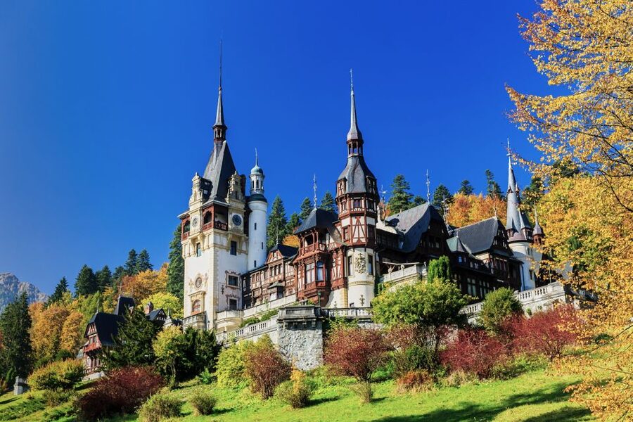 Bucharest: Dracula Castle, Peles Castle & Brasov Old Town - Free time in Brașov’s medieval center