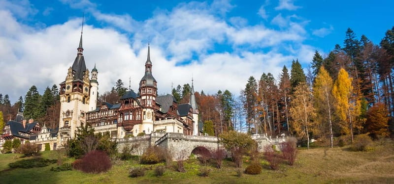 Bucharest: Dracula's Castle, Peleș Castle & Brașov Day Trip - Meeting at University Square before the road north