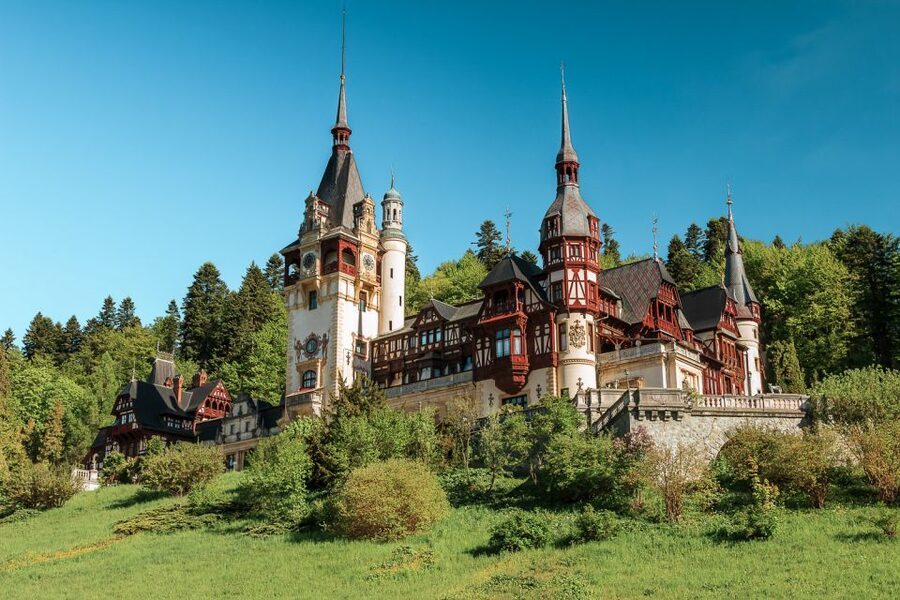 Bucharest: Dracula's Castle, Peles Castle, & Brasov Old Town - Weather, traffic, and the long-day trade-off