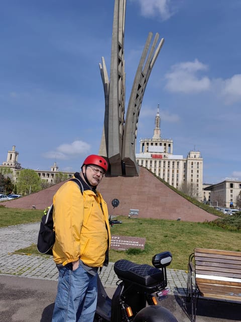Bucharest electric city tour by Smart Balance #green - Victory Palace and the route north
