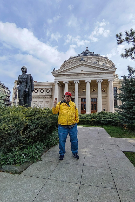 Bucharest electric city tour by Smart Balance #green - House of the Free Press and the Arch of Triumph
