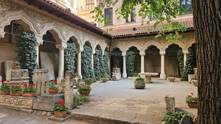 Bucharest: Guided Walking Tour with Romanian Snack - Old Town, from medieval center to modern nightlife district