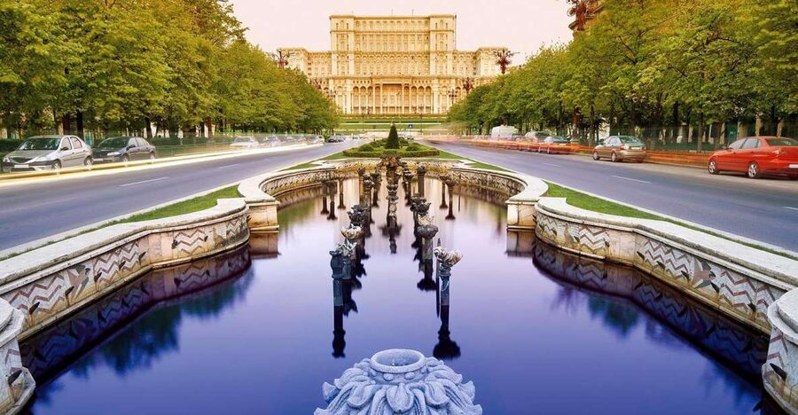 Bucharest: Half Day Bike Tour - Revolution Square and the end of the Ceaușescu era