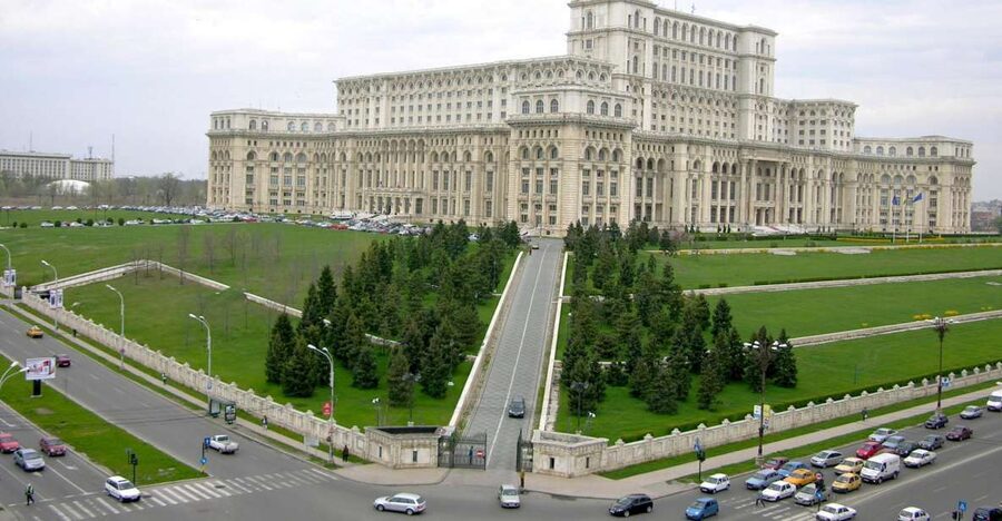 Bucharest: Half-Day Sightseeing Tour - Free Press Square and the Arch of Triumph