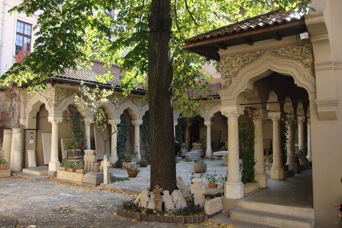 Bucharest Highlights Walking Tour - How the guide shapes the experience