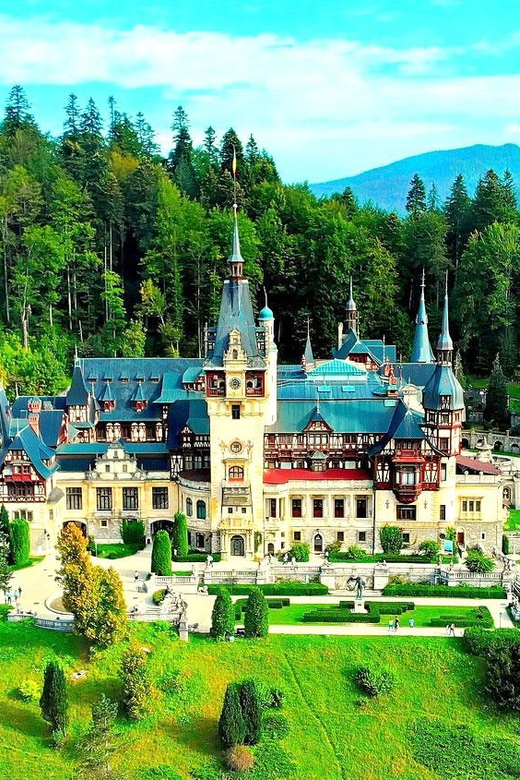 Bucharest: Peles Castle, Bran Castle, & Brasov Old Town Tour - Brașov Old Town and a useful lunch break
