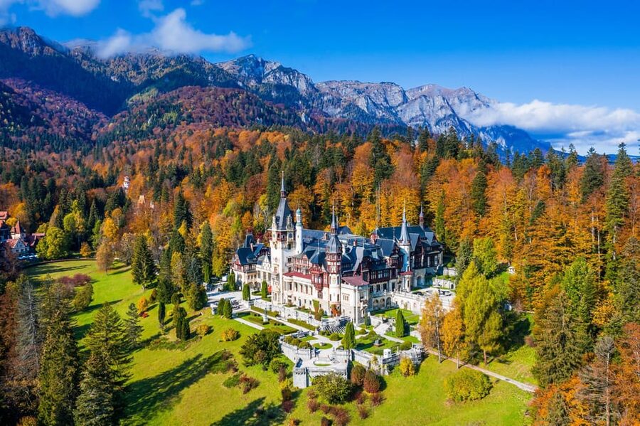 Bucharest: Peles & Dracula's Castle and Brasov Full-Day Trip - Crowds, traffic, and the 12-hour reality