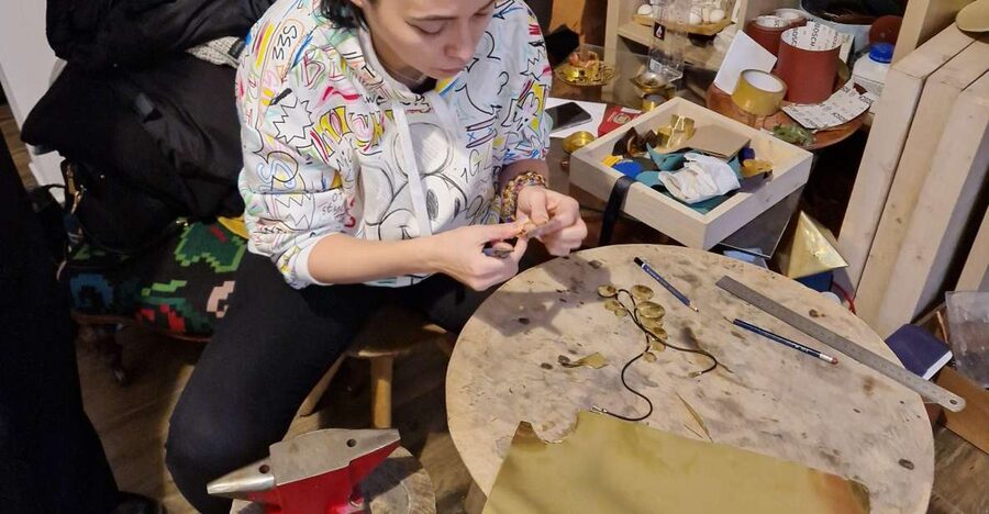 Bucharest: Real Roma Community - Crafting Workshop - A walk through a difficult Roma history