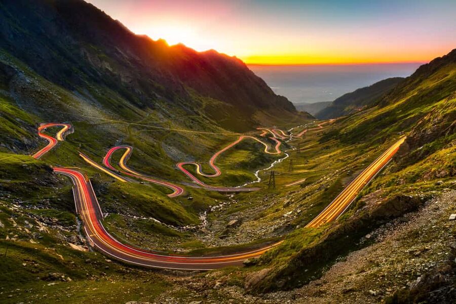 Bucharest: Top Gear Road Transfagarasan Day Trip - Vidraru Dam: a powerful first stop