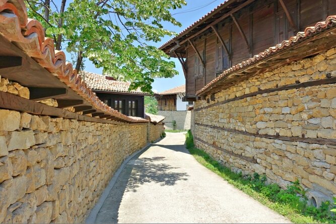 Bulgaria -Private Tour- Basarbovo, Arbanasi, Veliko Tarnovo - Basarbovo Monastery and the caves in the cliff