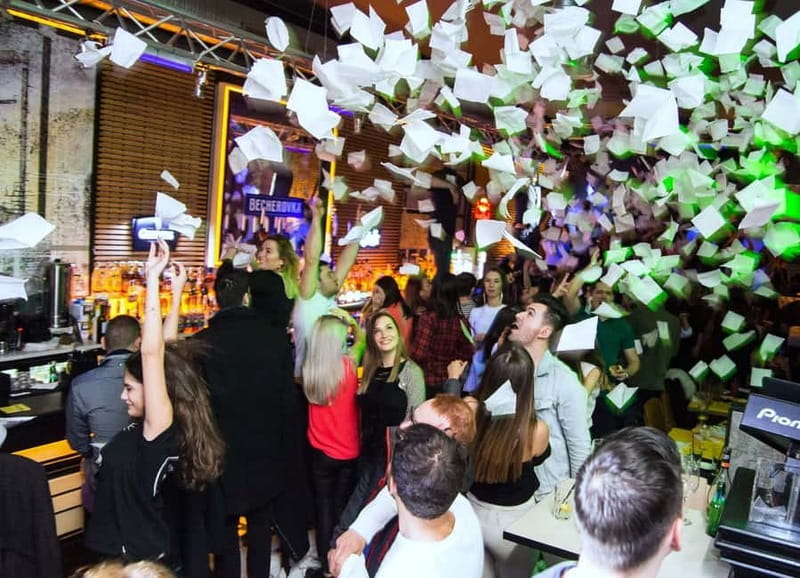 Cluj-Napoca: Weekend Pub Crawl - The final club and photos after midnight