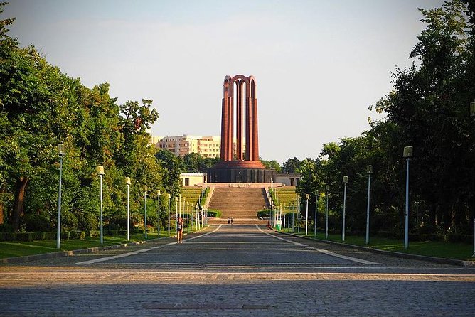 Communism Investigation Private Tour - Revolution Square and the collapse of the old order