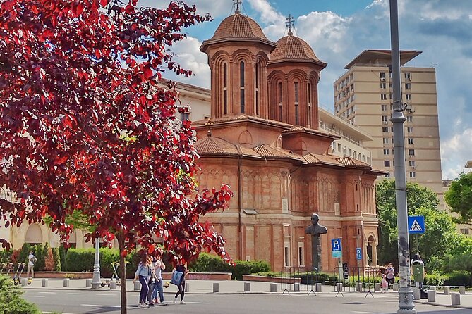 Footprints of Bucharest: History, Communism & Urban Tales - Lipscani, Carturesti Carusel, and the city’s details