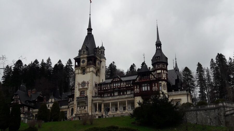 From Brasov: Peles Castle, Bran Castle & Cantacuzino Castle - Food, breaks, and the extra costs