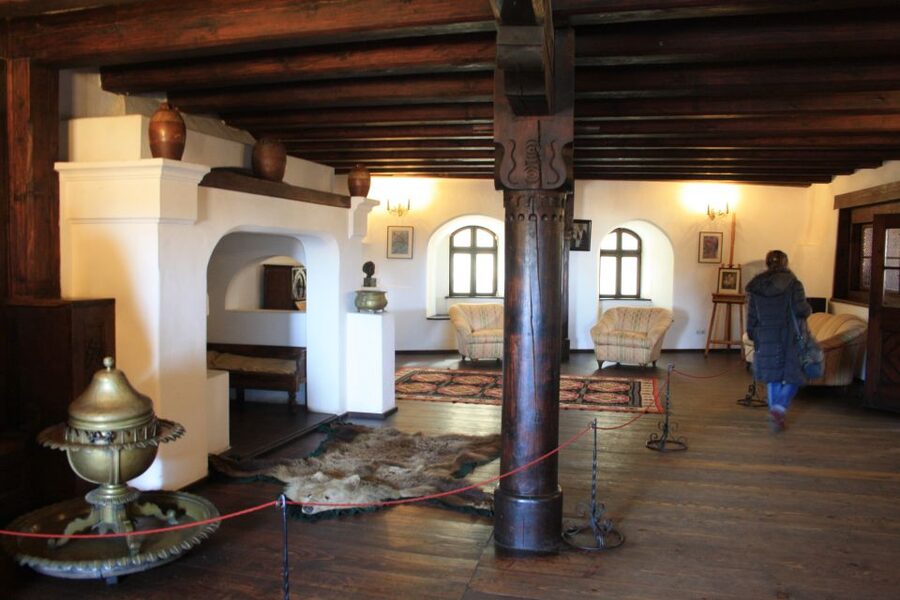 From Bucharest: Bear Sanctuary and Dracula Castle Day Tour - Bran Castle and the Dracula connection