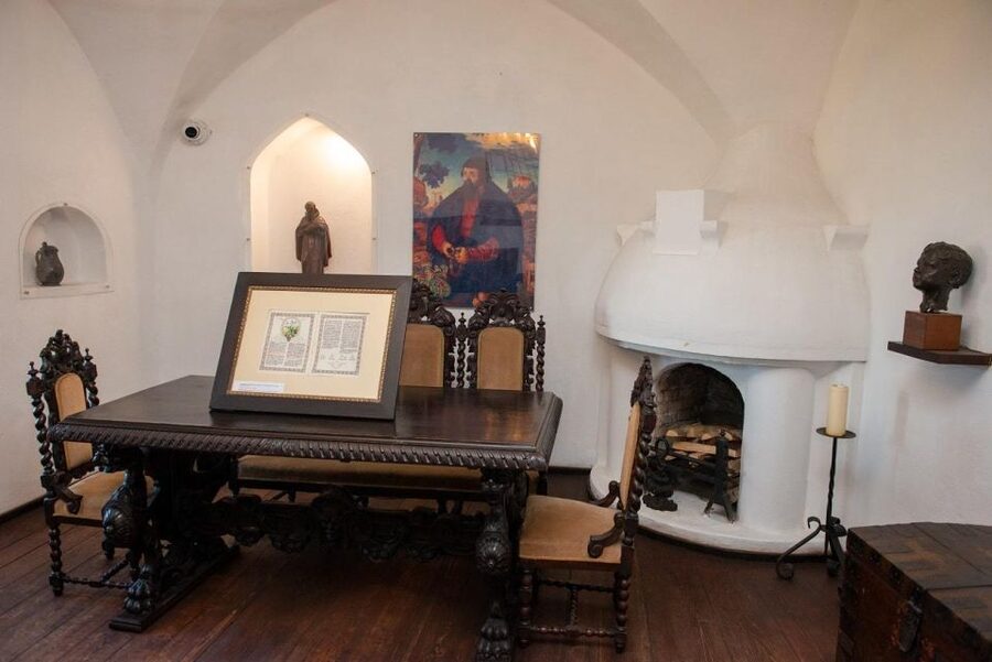 From Bucharest: Brasov Peles & Dracula's Castle Day Tour - Brasov gives the day room to breathe