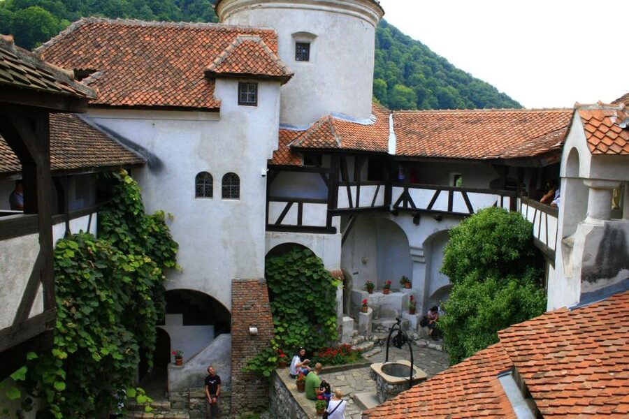 From Sibiu: Day Tour to Brasov and Dracula's Castle - The 9:00 departure from Sibiu