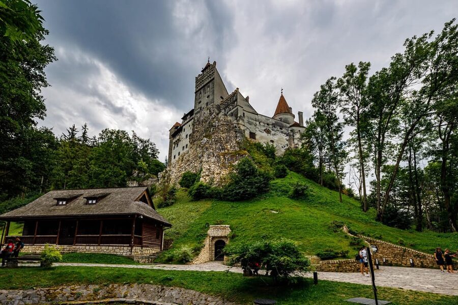 Minivan 8 Places : Dracula Castle, Peles, & Brasov Day Tour - Key points to know before booking