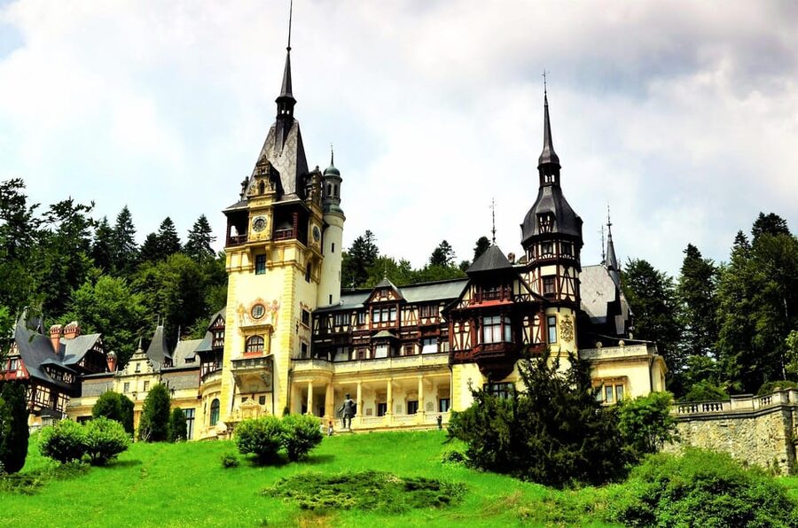 Minivan 8 Places : Dracula Castle, Peles, & Brasov Day Tour - Why this Bucharest day trip works