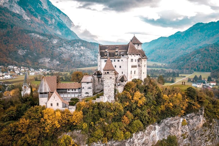Minivan 8 Places : Dracula Castle, Peles, & Brasov Day Tour - The first road north to Peleș Castle
