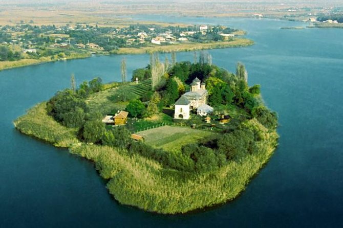 Mogosoaia Palace & Snagov Monastery: Private tour from Bucharest - Why private transport is worth the price