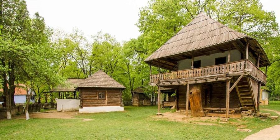 Palace of the Parliament, Village Museum & Ceaușescu Mansion - Who will get the most from this tour?