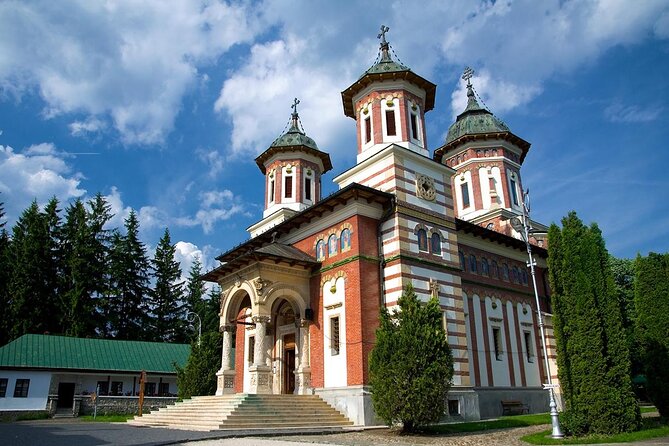 Peles & Cantacuzino Castles: Gourmet Wine & Cultural Day trip - What the guide adds to the day