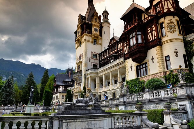 Peles Castle Skip-The-Line Guided Tour - Why Peleș Castle deserves a guided visit