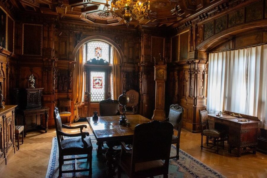 Peles, Dracula's Castles & Brasov: Private Day Trip & Pickup - Bran Castle and the Dracula question