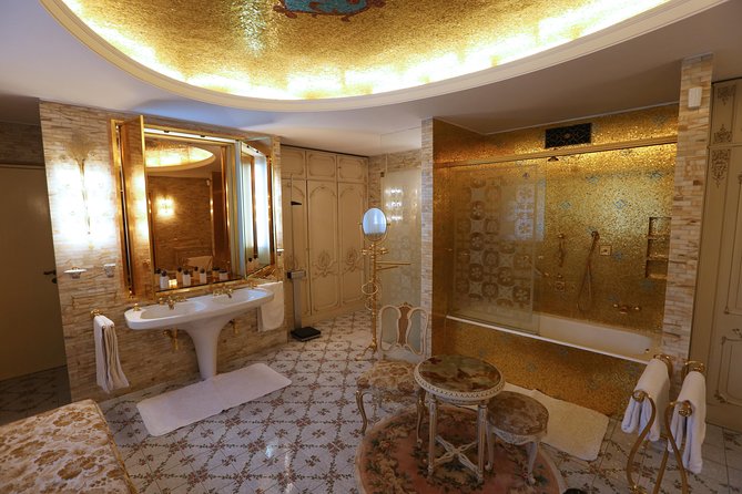 Private Bucharest Communist Tour with the People's House and Ceausescu Residence - What the private format adds