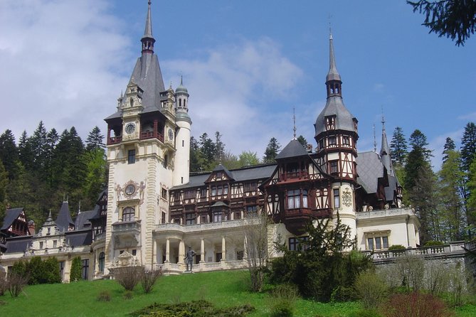 Private Day Tour from Brasov to Rasnov Fortress - Bran Castle, Dracula, and the line between fact and fiction