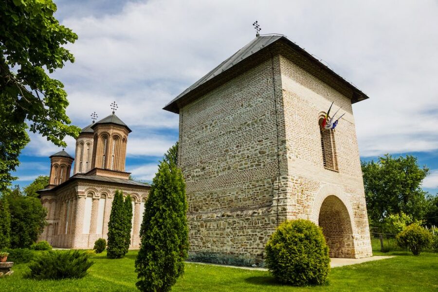 Private Half Day Trip to Snagov Monastery & Mogosoaia - Starting with Mogosoaia Palace and Brancovenesc style
