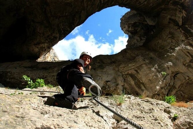 Private Hiking OR Climbing Experience in beaufitul gorges - The 40-minute return trail